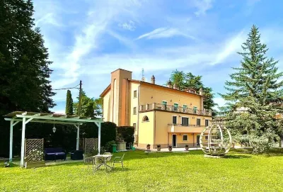 Villa Adige Luxury - M&M Holiday House Отели в г. 