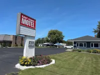 East Court Motel Отели рядом с достопримечательностью «Хайавата Хорс Парк»