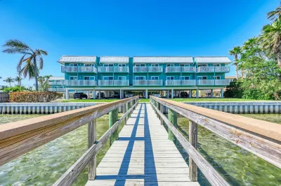 Anna Maria Island Beach Palms 6B