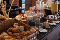 DoubleTree by Hilton Celaya - พร้อมอาหารเช้า