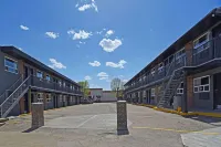 Econo Lodge Inn & Suites Drumheller - parking