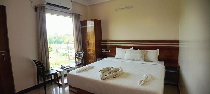 โรงแรมและร้านอาหารบลูสโตน โรงแรมในมณฑรมุณี