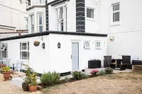 Coombe Bank - Seaboard Spirit, Contemporary Chic with Parking Close to Beach
