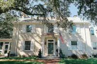The Carriage House Inn Bed and Breakfast Các khách sạn ở Southport