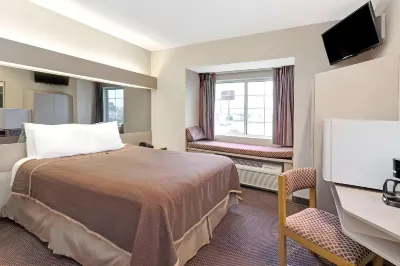 Howard Johnson by Wyndham Elk Grove Village/Chicago O'Hare Hotel in zona 公園