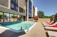 Drury Inn & Suites Charlotte University Place - Kolam Renang