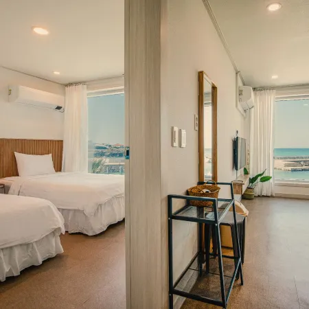 Jeju Pureudao Ocean Pension Отели рядом с достопримечательностью «Парк верховой езды The Ma Park»