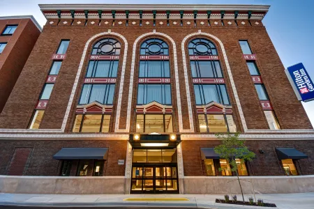 Hilton Garden Inn Kalamazoo Downtown Отели в г. Плейнуэлл