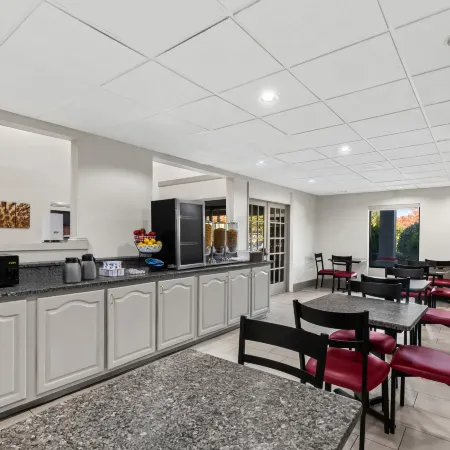 Red Roof Plus+ & Suites Atlanta Airport South