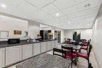Red Roof Plus+ & Suites Atlanta Airport South - 2-Star