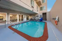 Comfort Inn & Suites Near Universal - N Hollywood - Burbank Hotels in Sun Valley