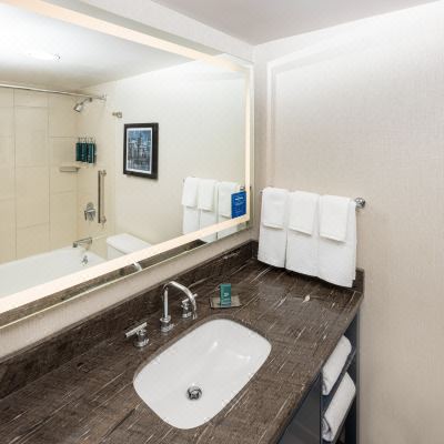King Room DoubleTree by Hilton Hotel Newark Airport Promo Code