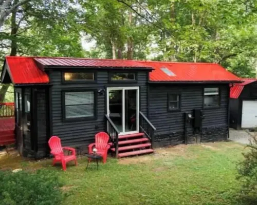 50 Shaydes of Play Hotels in Perry County