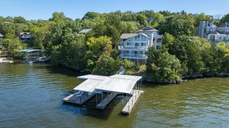 Margaritaville Huge 5 Bedroom/2 Boat slips Sleeps 14