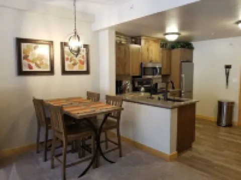 Spacious Deluxe Studio in Center Village, Walk to Lifts, Passage Point 324