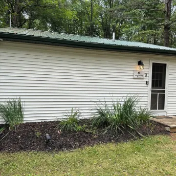 Prancing Doe Sleeps 6, or Rent All 4 for 20. Horseback Riding Across the Rd!