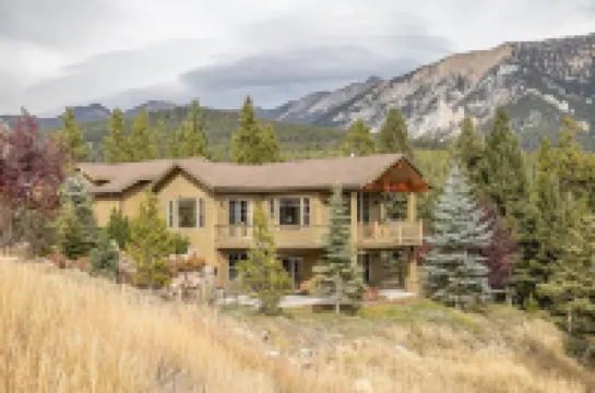 Tranquility Just Minutes From Big Sky Resort!