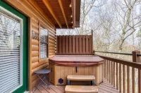 Cozy 2BR/2BA Cabin, Sleeps 6 w Hot Tub & Indoor Pool in Gated Resort