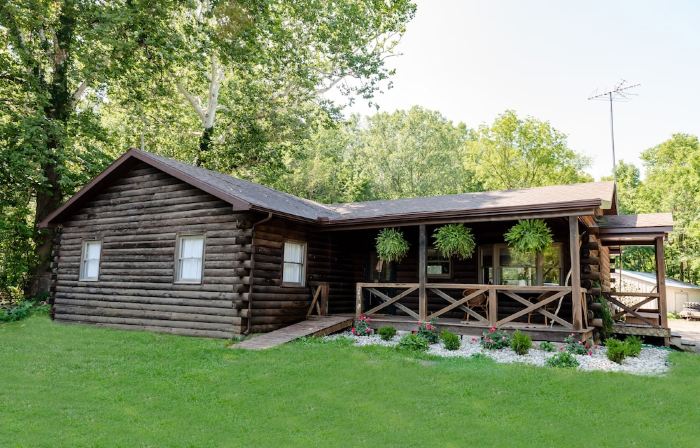 Private newly remodeled cabin on 10 acres next to the tiffin river
