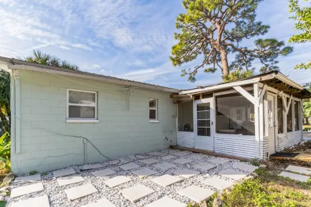 Island Retreat - Near Cocoa Beach & Port Canaveral - Rocket Launch Views