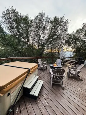 Little Bear Cottage Private,Luxury Getaway!SPA! FIRE PIT! 3 MLS FROM SNP - 4-نجوم