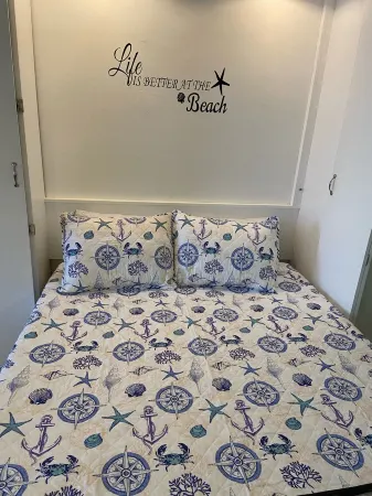 Oceanfront Studio - “also can’t get closer to the beach” View, comfy and clean! Отели в г. Ормонд Бич