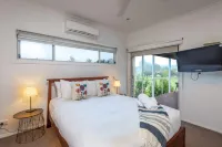 Kulang Lodge in Charming Broke with Large Swim Spa and Games Room Suits up to 8 Guests فنادق في Broke