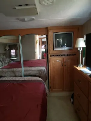 RV Executive Home III in tranquil setting, Indoor - Inground Pool