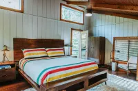 Enjoy the peace & quiet of beautiful Nashville, Indiana.