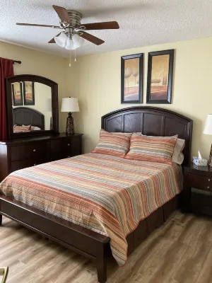 Refreshing Desert Oasis🌵:1st F, Views, Heated Pools, Spas, Massage Chair. Hotels in 