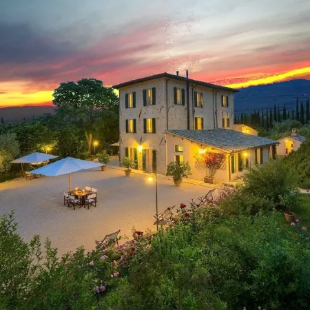 Farmhouse holidays in Umbria, the green heart of Italy, amongst art and nature.