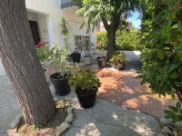 Large T2 Terrace in house 500m beach Hotels in Saint-Cyprien