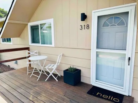 Stylish & Cozy Home - Newly Renovated