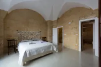 Apartment in the historic center of Lecce with vaults and Lecce stone. - Apartemen