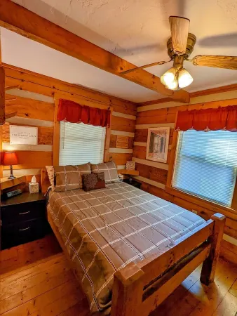 Walk to North Carolina's Stone Mountain State Park! Beautiful Waterfalls Отели в г. Трапхилл