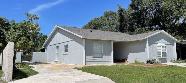 Newly Renovated 4 Bedroom Pool House Hotels in Brandon