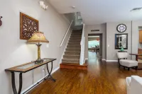 Watersong Heights, a Spacious 6 bedroom Villa on the Gated Watersong Resort Hotel a Davenport