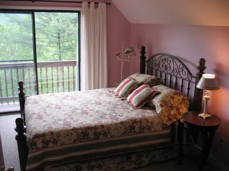 Beautiful Mountain View, Secluded Romantic, Family Friendly, WiFi, Discounted