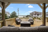 Wrightsville Beach house 4 Bdr on the South End with Sunset Views of the Channel