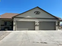 Brand New Duplex Close to Water Park, Downtown & Airport- Pet Friendly.