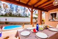 Escelente Villa Familiar con Piscina Privada en el Centro de Corralejo Playa - Villas