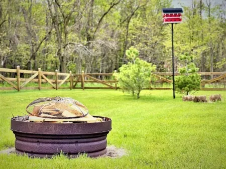 Quaint 2 bedroom cottage at Bass Lake-paddle boards, kayaks, private ramp, bikes