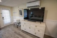 Totally Remodeled Cozy Apartment.  2.5 miles to Delaware Turf!