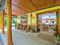 Volcano Tea House Cottage - Spa Bath, Hot Tub, and Fireplace with Japanese Decor