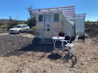 Lava Land Off-grid Vintage Camper under the stars. 카우 포레스트 리저브 주변 호텔