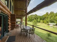 3 acre Lake, Farm Animals Petting Zoo, Horses and Horseback Riding, Room to roam Hotels in Lincoln Township