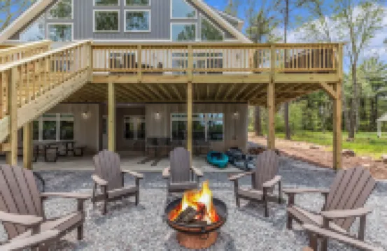 Luxurious Chalet in Blakeslee: Game Room, Hot Tub, Lake Access, Fire pit
