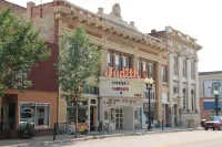 Great Space-Blocks from Downtown! Lots of Parking. No Cleaning Fees.