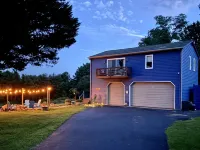 Vineyard Carriage House with High Speed Internet. Hotels in Greene County