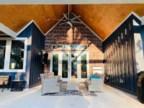 Four Bedroom Downtown Tomball Cottage